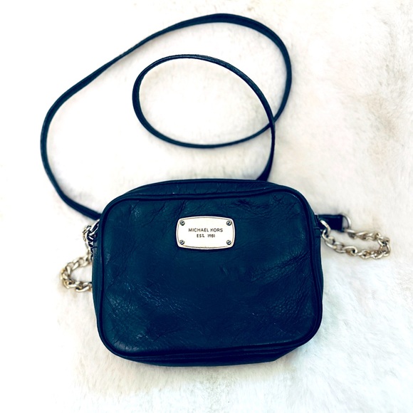 Michael Kors Handbags - Michael Kors vintage leather crossbody